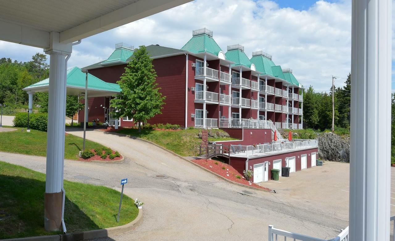 Les Pavillons Du Petit Manoir Du Casino Hotel La Malbaie Exterior photo